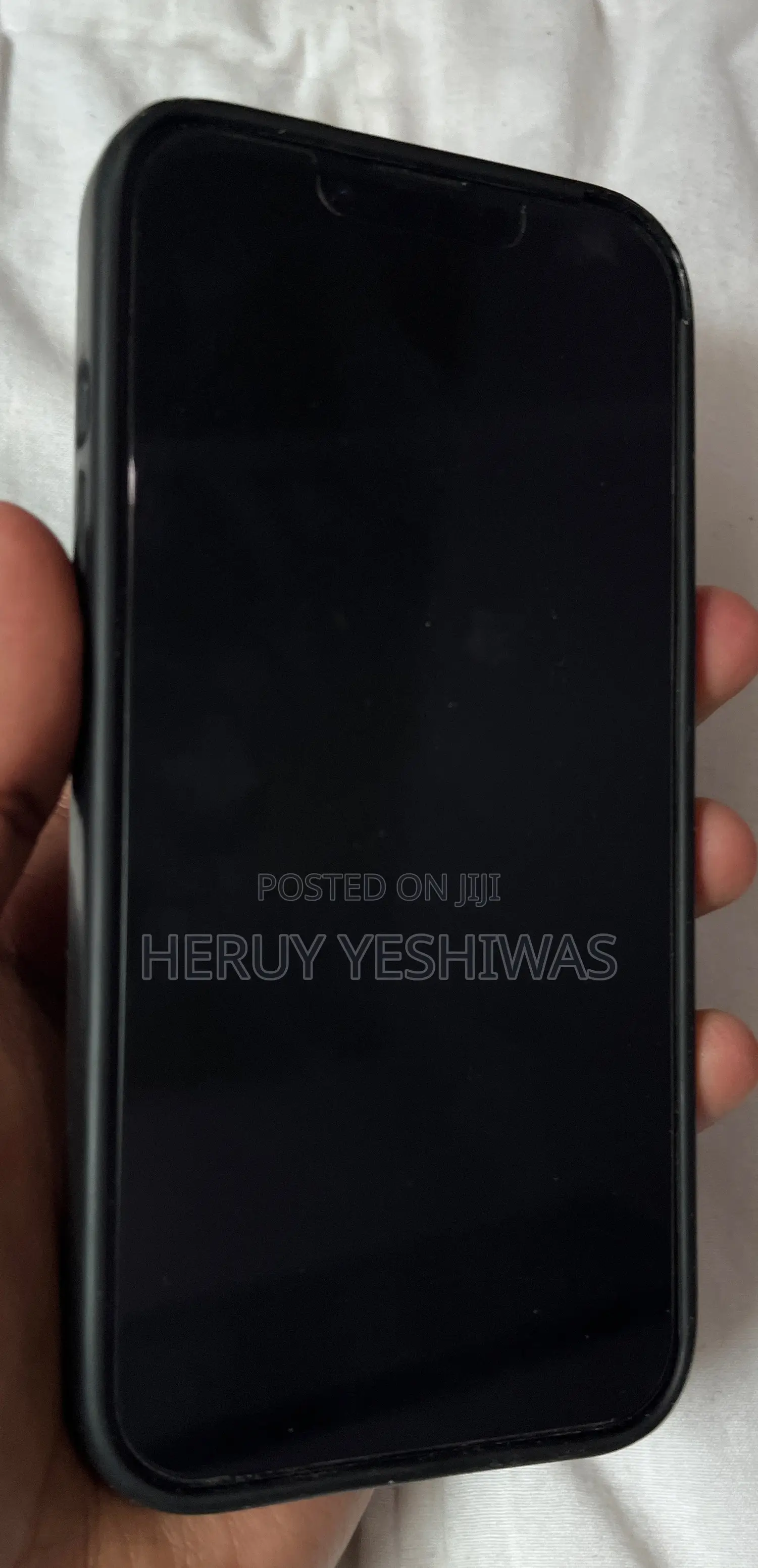 ✨ Sleek Shockproof iPhone 13 Cover – Perfect Fit,Silicon.