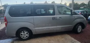 Photo - Hyundai Starex 2013 Silver