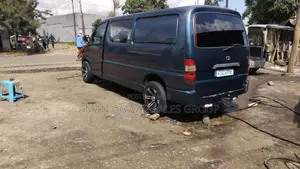Toyota HiAce 2000 White