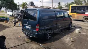 Toyota HiAce 2000 White