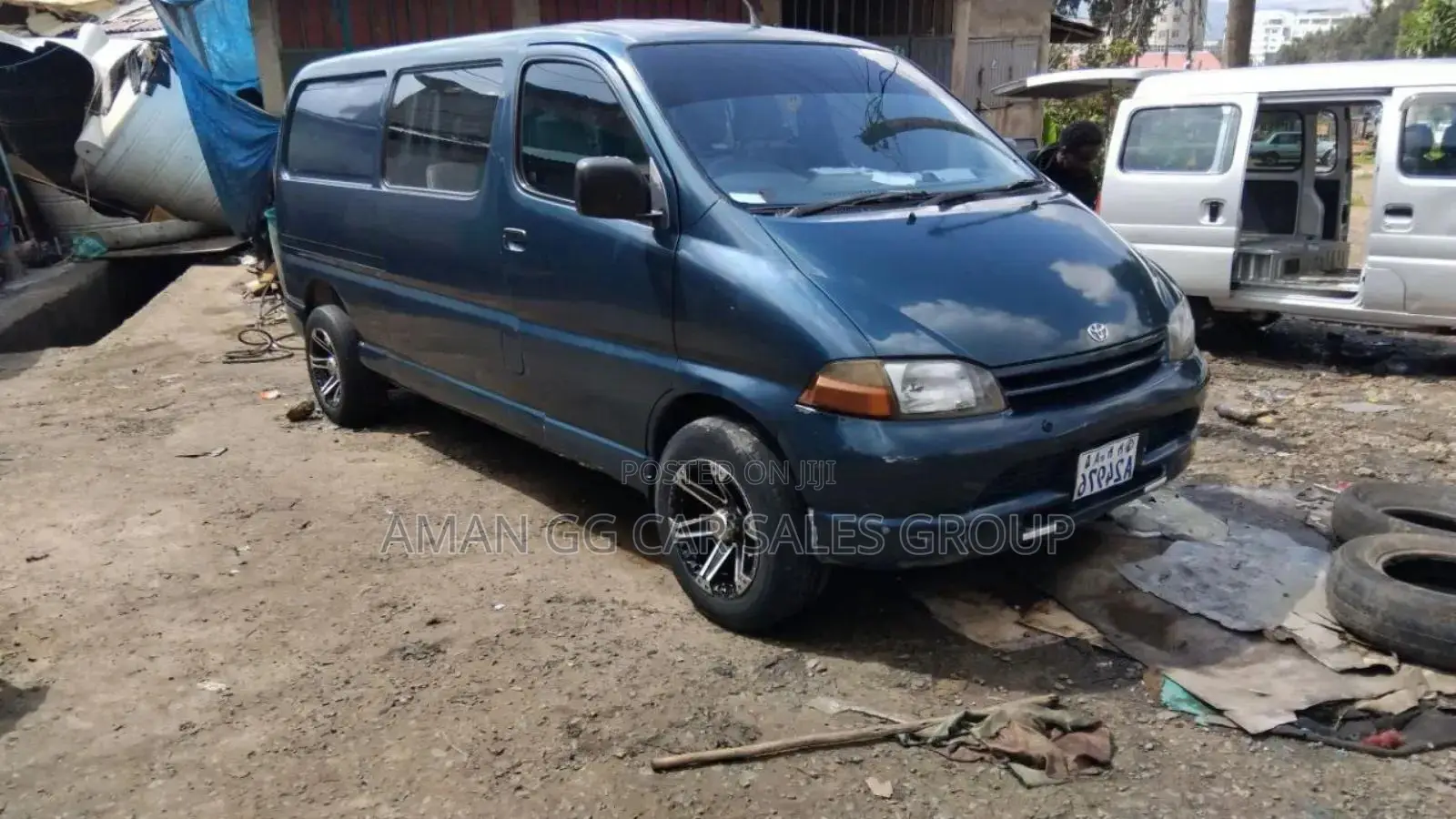 Toyota HiAce 2000 White