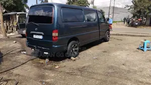 Toyota HiAce 2000 White