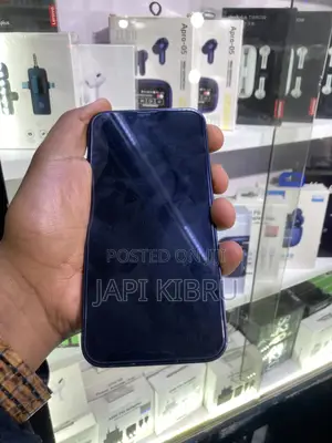 Photo - Apple iPhone 13 128 GB Black