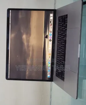 New Laptop Apple MacBook Pro 32GB Intel Core I9 SSD 512GB