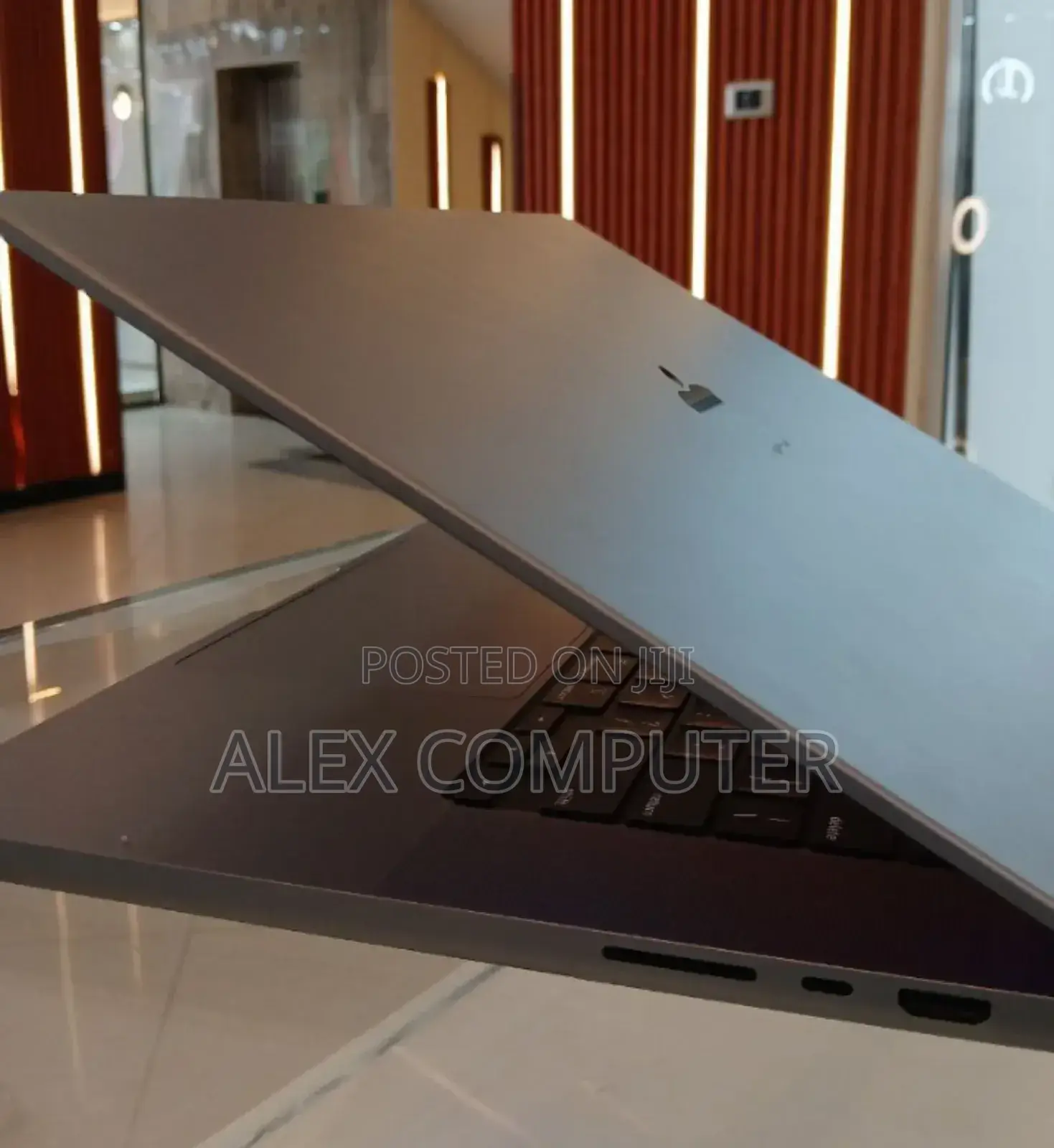 New Laptop Apple MacBook Pro 2021 M1 16GB Apple M1 Pro SSD 1T