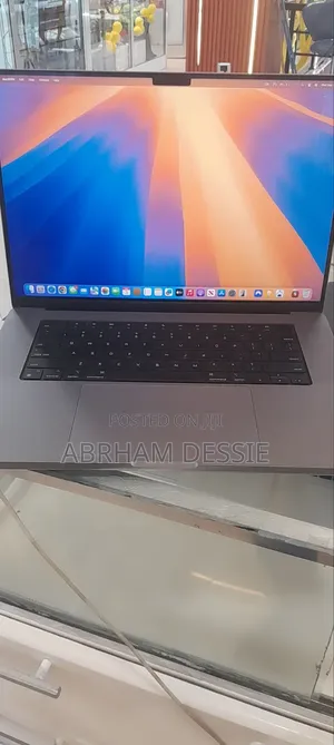 New Laptop Apple MacBook Pro M1 16GB Apple M1 Pro SSD 1T