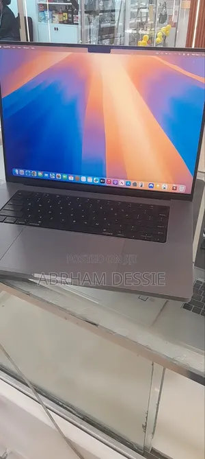 New Laptop Apple MacBook Pro M1 16GB Apple M1 Pro SSD 1T