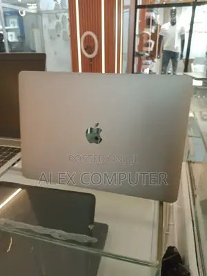 New Laptop Apple MacBook Pro 2019 8GB Intel Core I5 SSD 256GB
