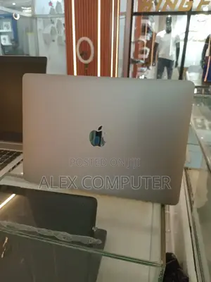 New Laptop Apple MacBook Pro 2019 8GB Intel Core I5 SSD 256GB