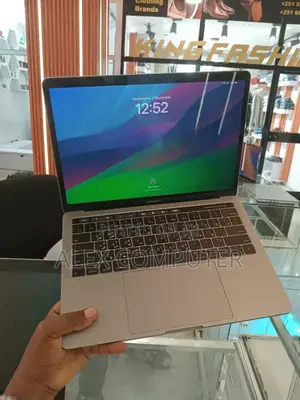 New Laptop Apple MacBook Pro 2019 8GB Intel Core I5 SSD 256GB