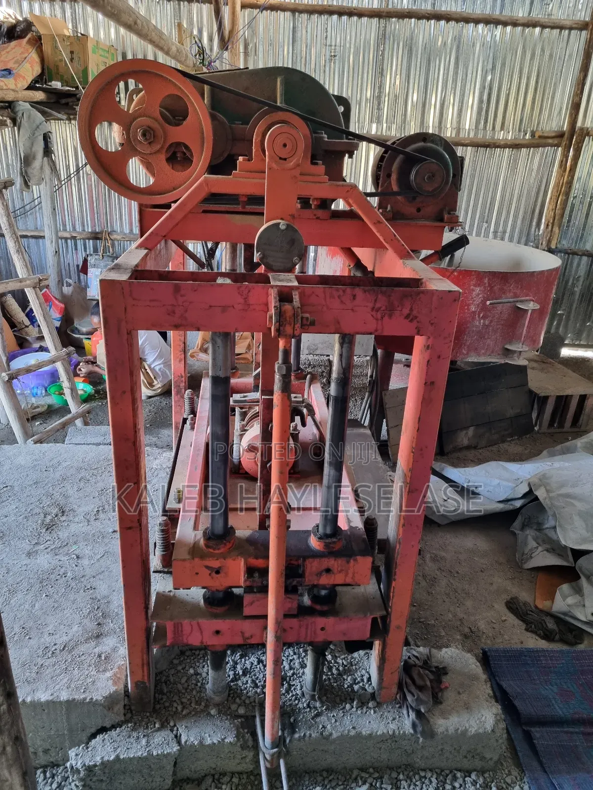 ብሎኬት ማምረቻ ማሽን