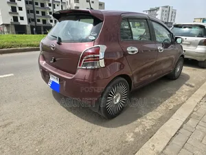 Toyota Vitz 1.0 FWD 5dr 2010 Burgundy