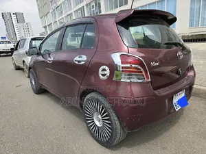 Toyota Vitz 1.0 FWD 5dr 2010 Burgundy