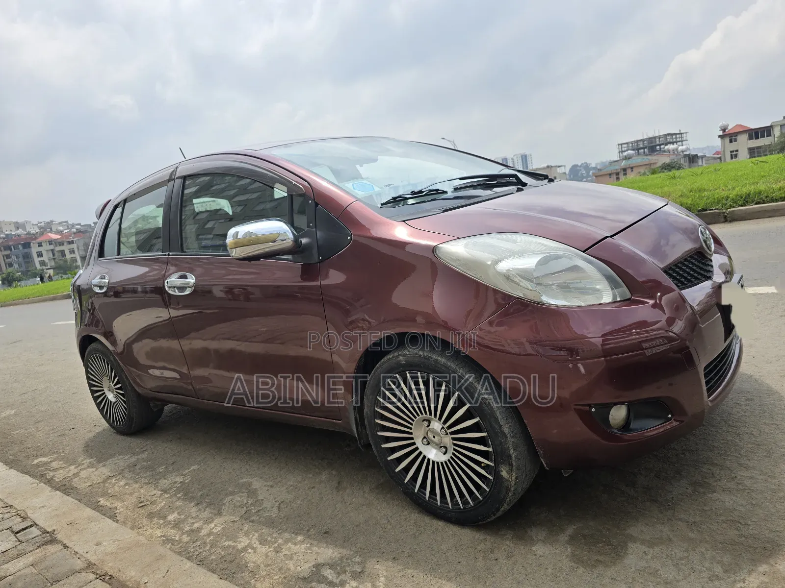 Toyota Vitz 1.0 FWD 5dr 2010 Burgundy
