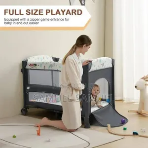 የህፃናት አልጋ እና መጫወቻ