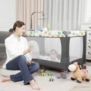 የህፃናት አልጋ እና መጫወቻ