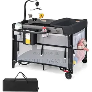 የህፃናት አልጋ እና መጫወቻ