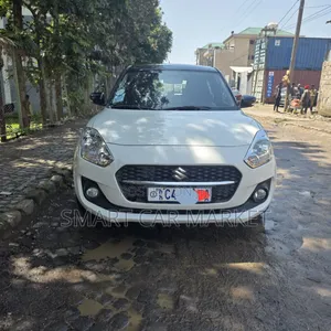 Photo - Suzuki Swift 2022 White