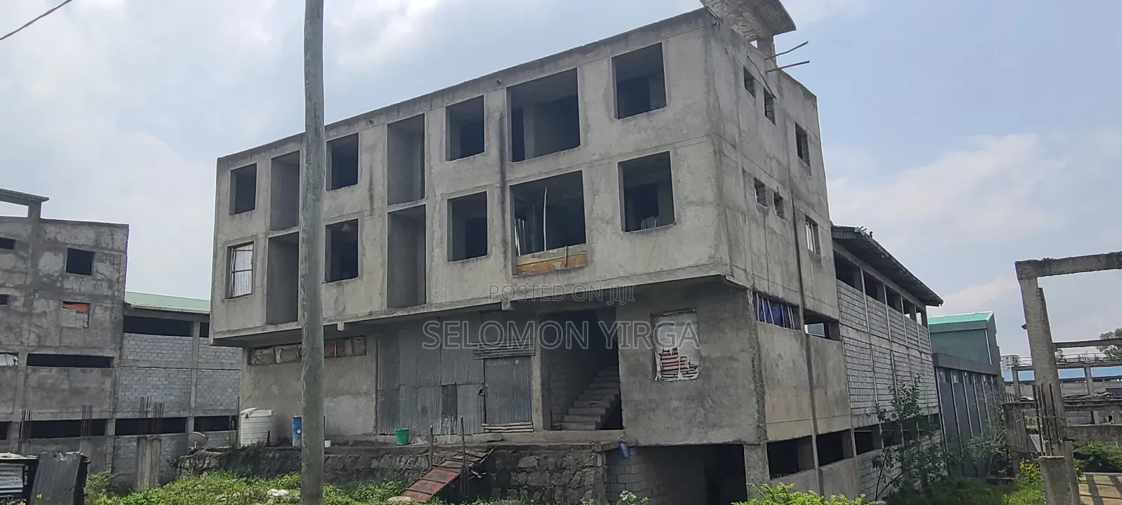 ለሺያጭ የቀረበ መጋዘን