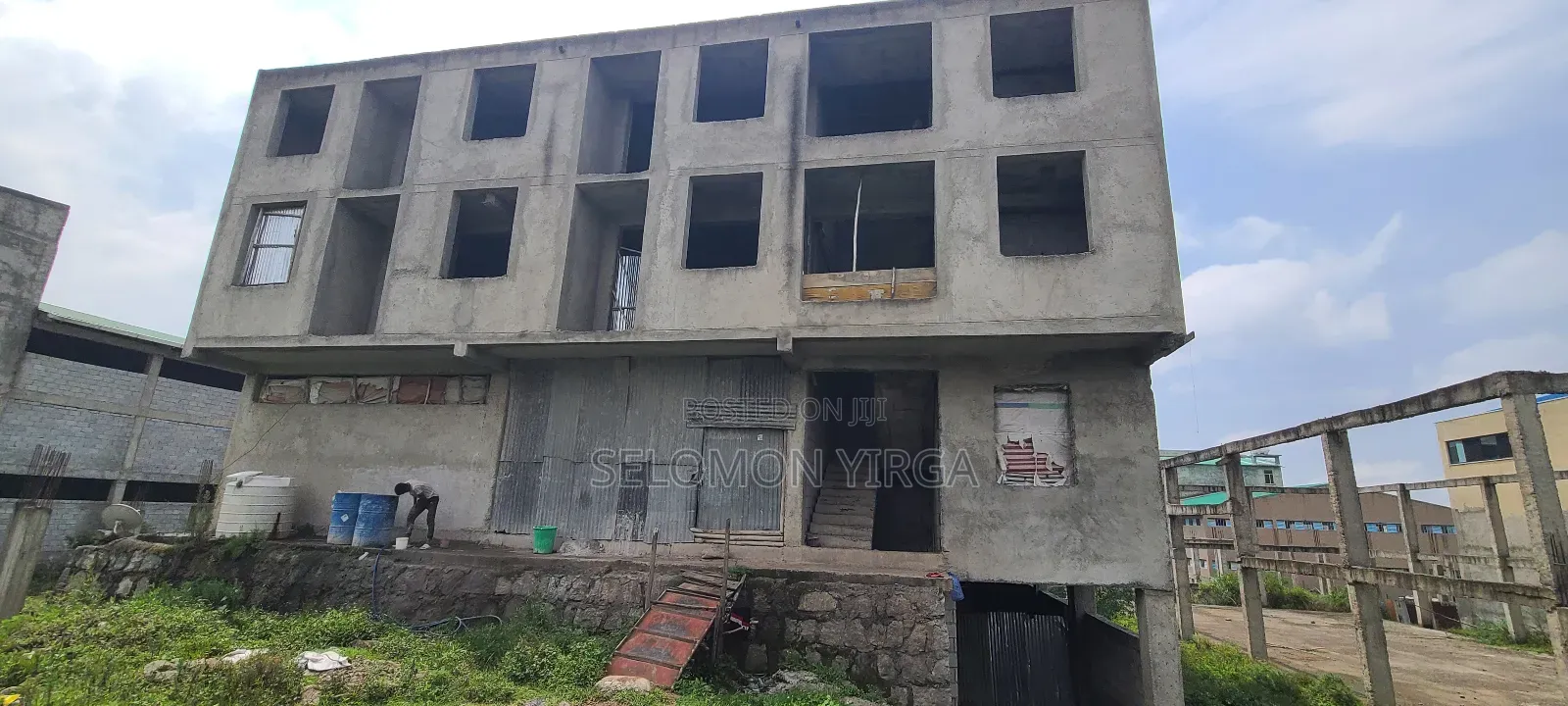 ለሺያጭ የቀረበ መጋዘን