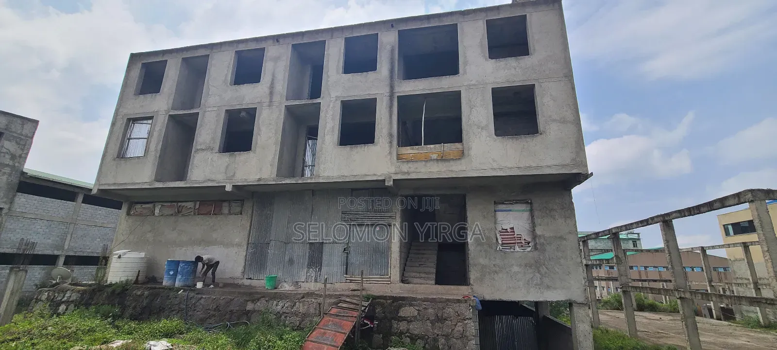 ለሺያጭ የቀረበ መጋዘን