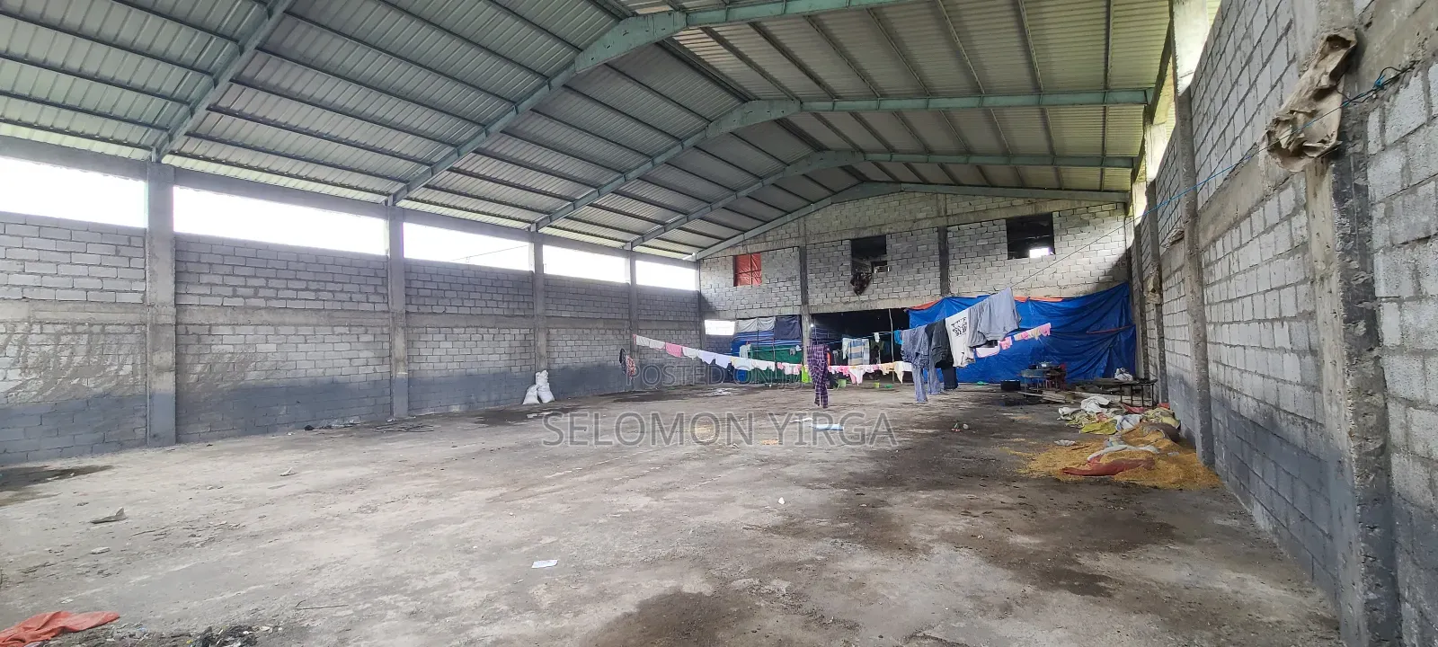 ለሺያጭ የቀረበ መጋዘን