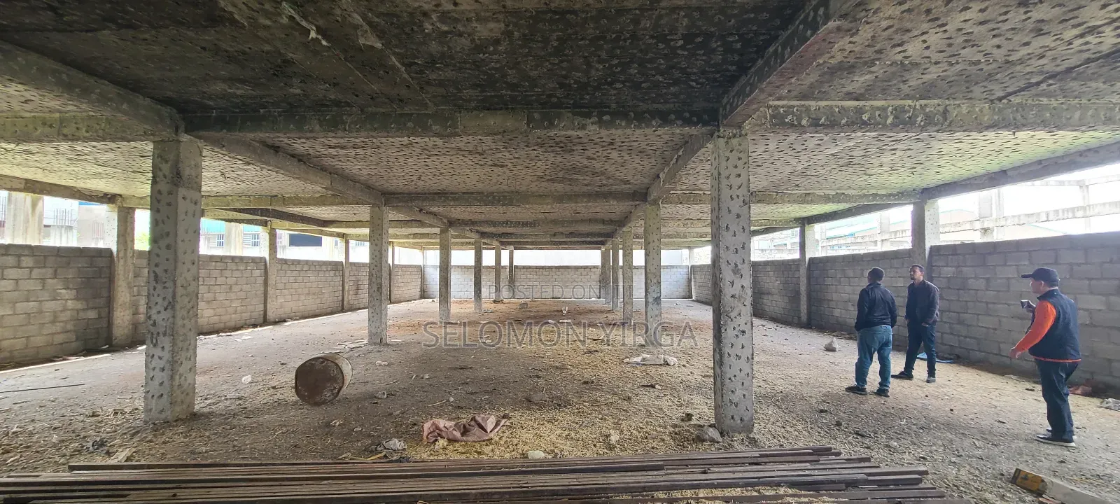 ለሺያጭ የቀረበ መጋዘን