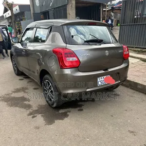 Photo - Suzuki Swift 2022 Silver