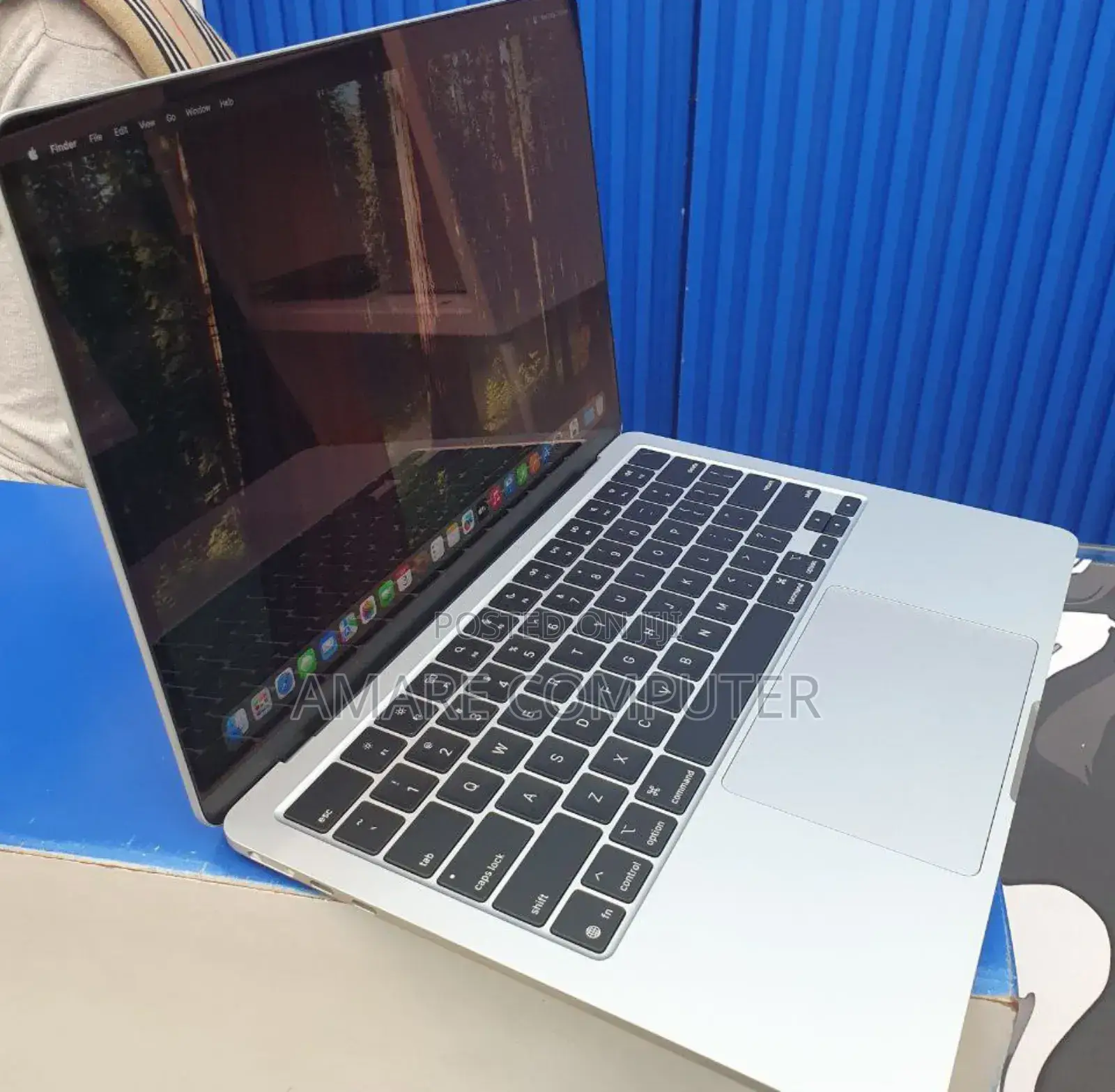 New Laptop Apple MacBook Air 2025 M4 13-Inch 16GB Apple M4 SSD 256GB