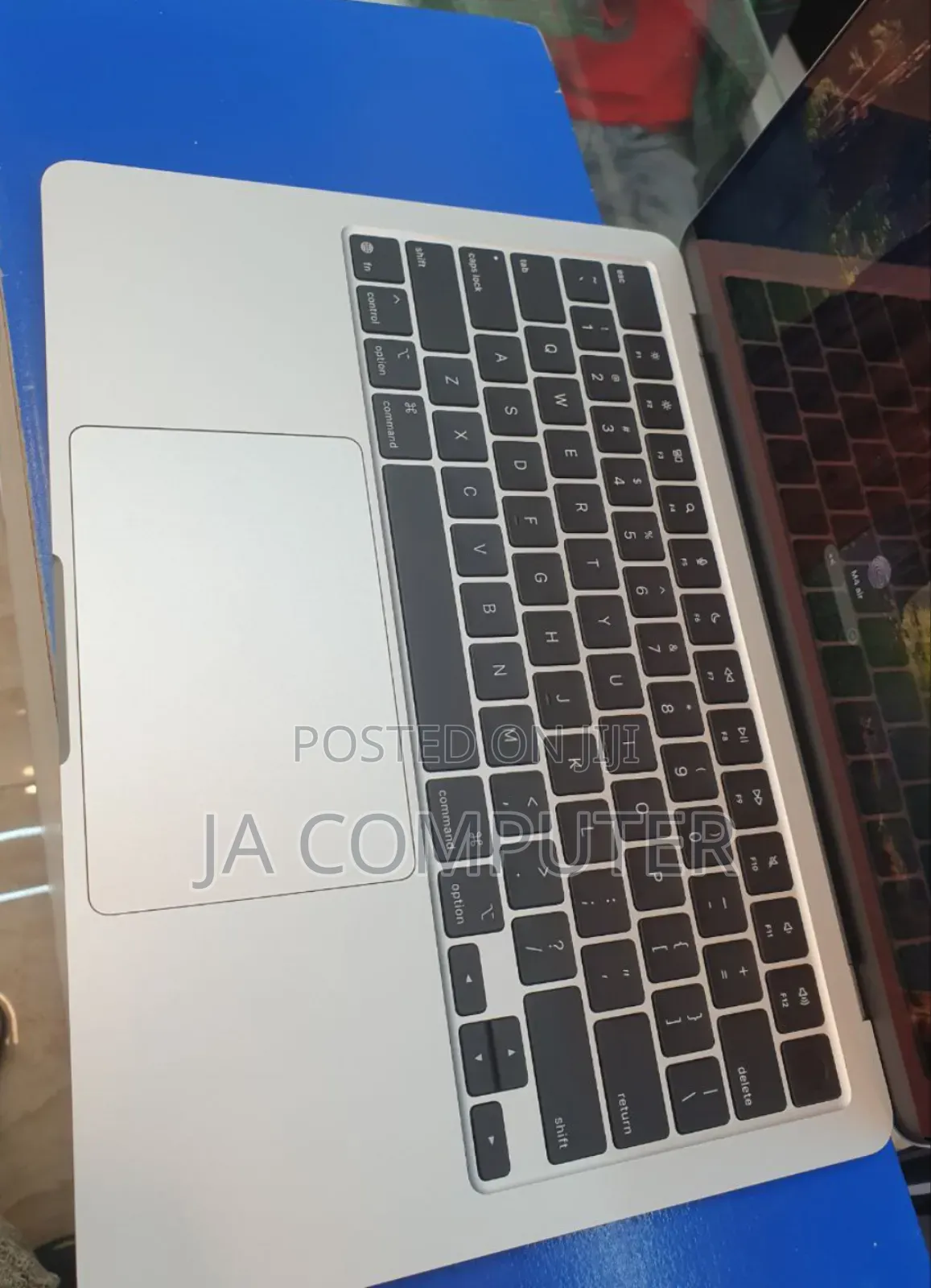 New Laptop Apple MacBook Air 2025 M4 13-Inch 16GB Apple M4 SSD 256GB