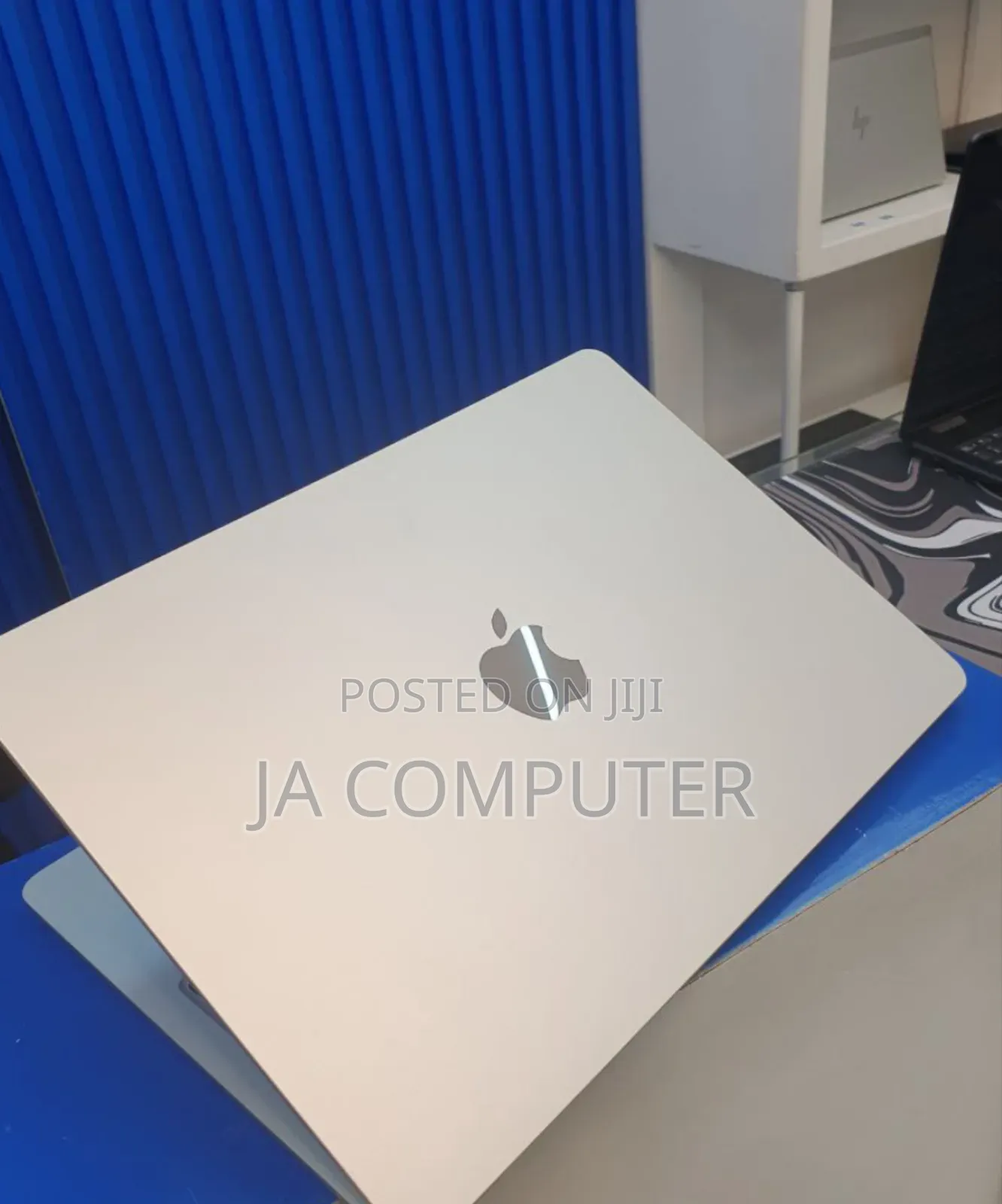 New Laptop Apple MacBook Air 2025 M4 13-Inch 16GB Apple M4 SSD 256GB