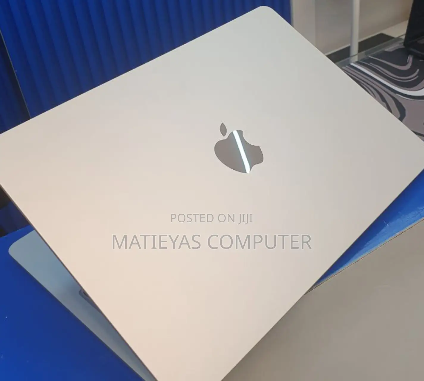 New Laptop Apple MacBook Air 2025 M4 13-Inch 16GB Apple M4 SSD 256GB