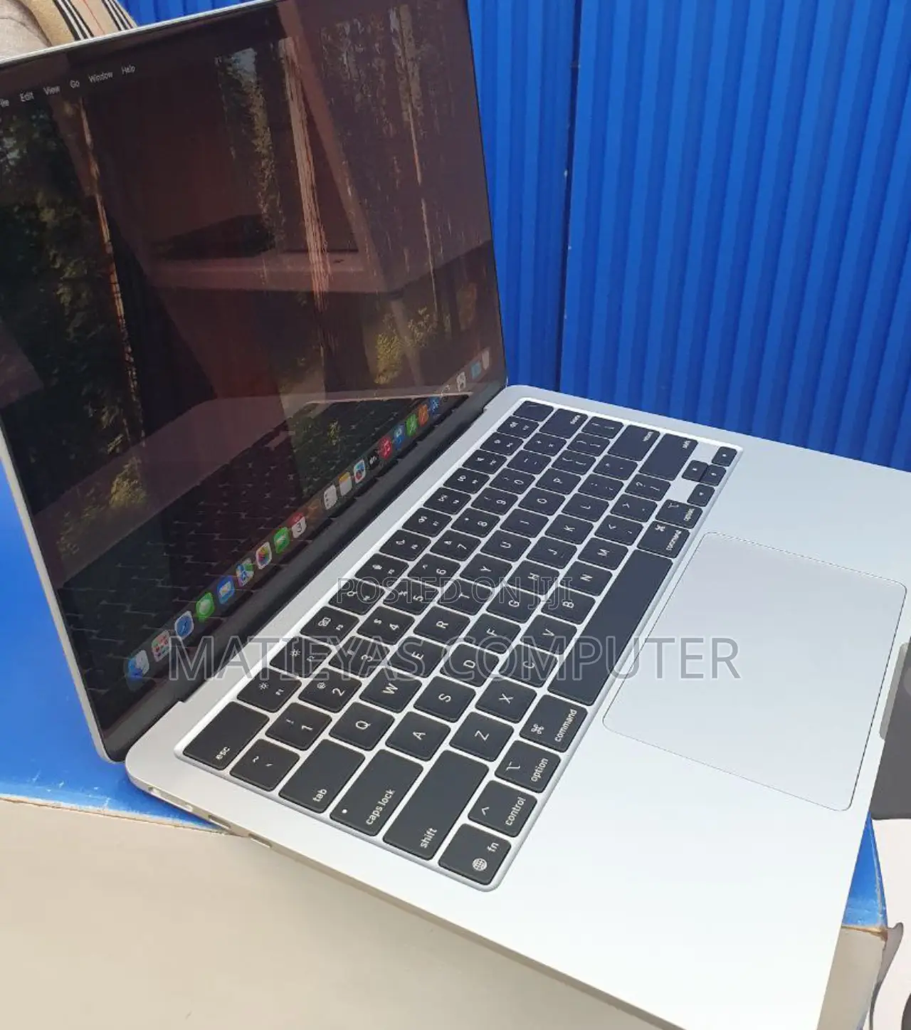 New Laptop Apple MacBook Air 2025 M4 13-Inch 16GB Apple M4 SSD 256GB