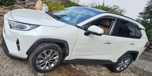 Photo - Toyota RAV4 2020 White