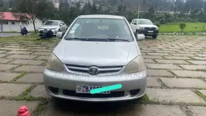 Photo - Toyota Platz 2005 Silver