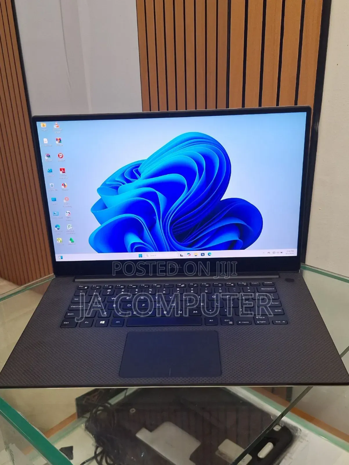 New Laptop Dell XPS 15 32GB Intel Core I9 SSD 2T