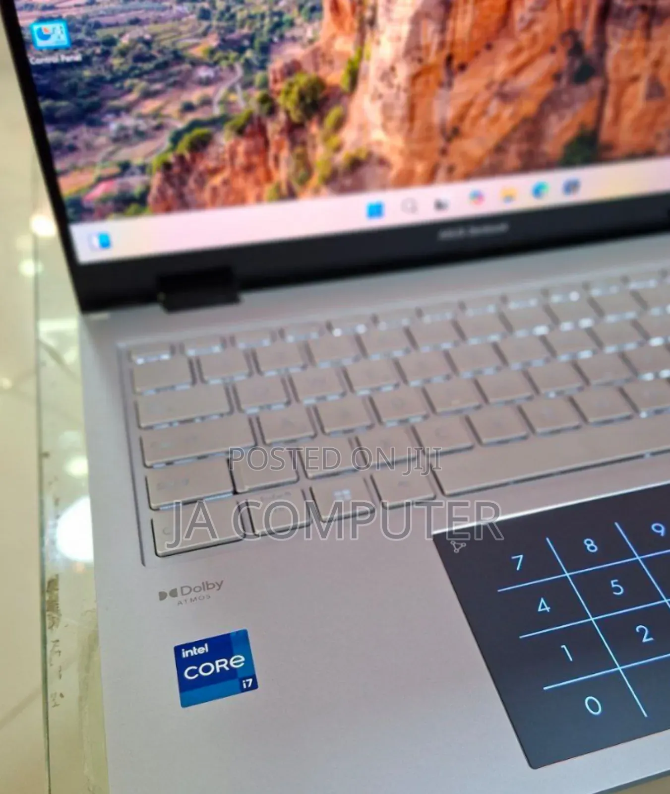 New Laptop Asus ZenBook UX330UA 16GB Intel Core I7 SSD 1T