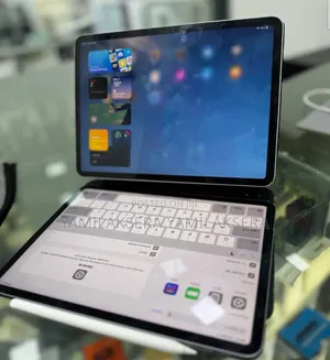 Photo - New Apple iPad Pro (2022) 128 GB Silver