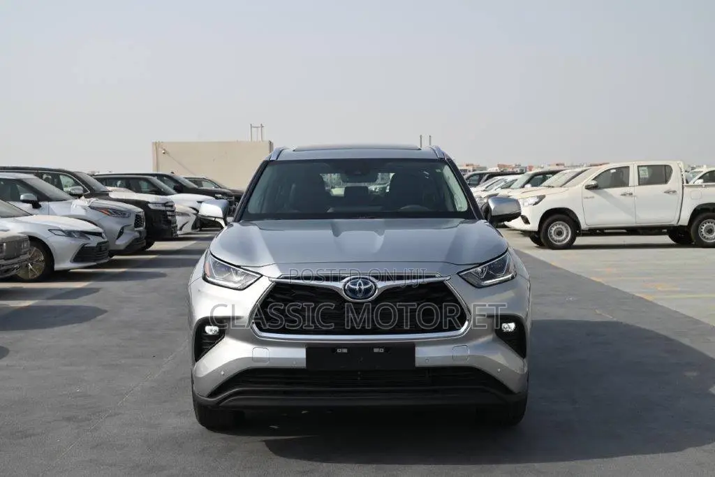 New Toyota Highlander Hybrid 2023 Silver
