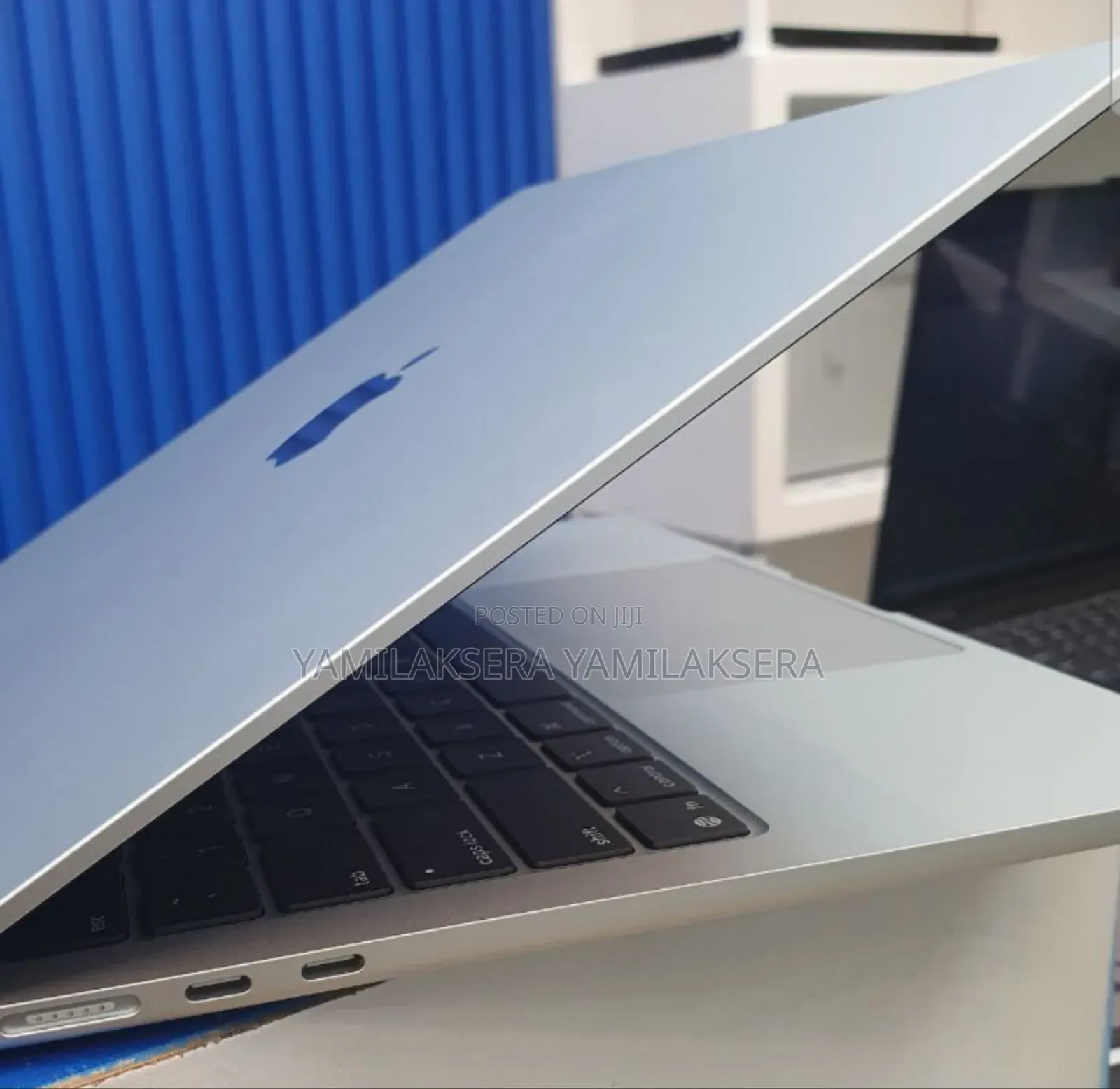 New Apple MacBook Air 2025 M4 13-Inch 16GB Apple M4 Pro SSD 256GB