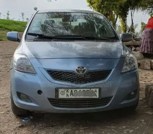 Photo - Toyota Yaris 2011 Blue