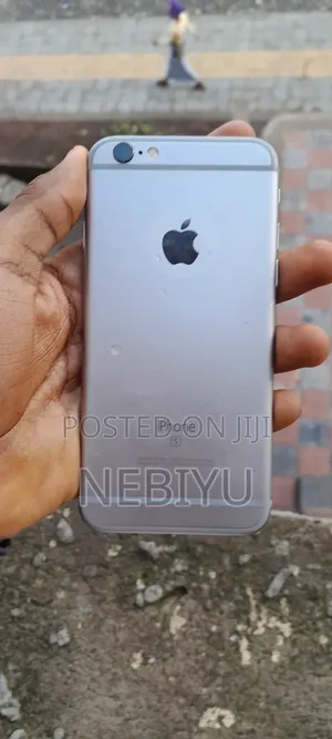 Photo - Apple iPhone 6s 32 GB Black