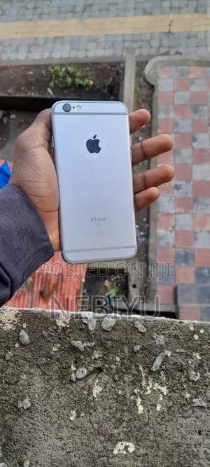 Apple iPhone 6s 32 GB Black