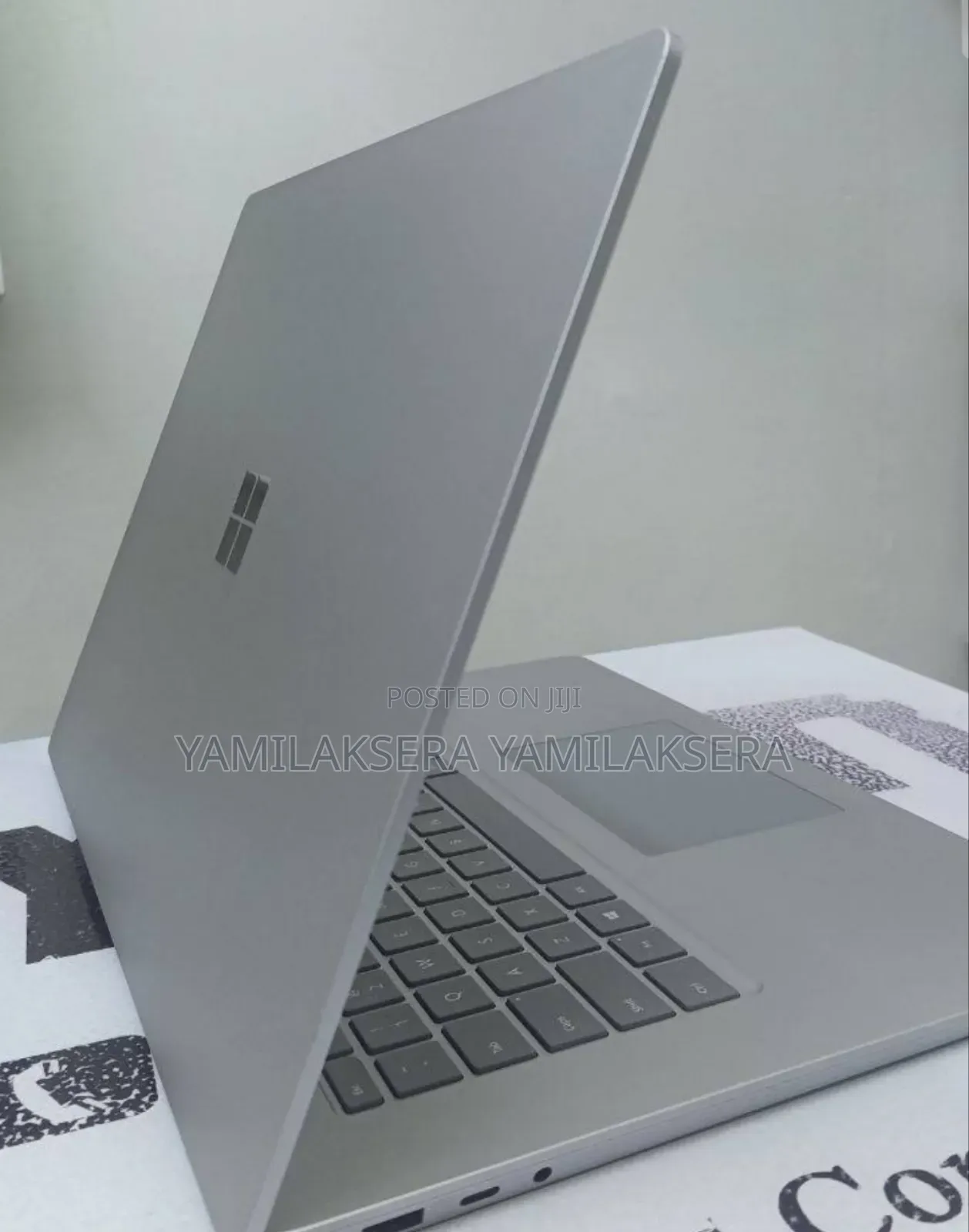 New Laptop Microsoft Surface Laptop 4 8GB AMD Ryzen 7 SSD 256GB