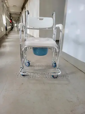 Photo - Toilet Chair鹼፮built With a Robust Frame That Supports Up to 150kg፲驎pot