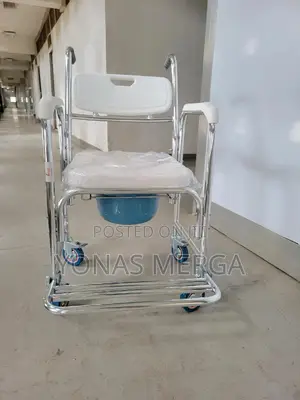 Photo - Toilet/Bathing in the Bathroom and Is Used for Many Years Without Rust