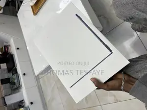 New Laptop Apple MacBook Air 2025 M4 13-Inch 16GB Apple M4 SSD 512GB