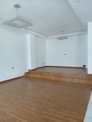 8bdrm House in Bole for rent