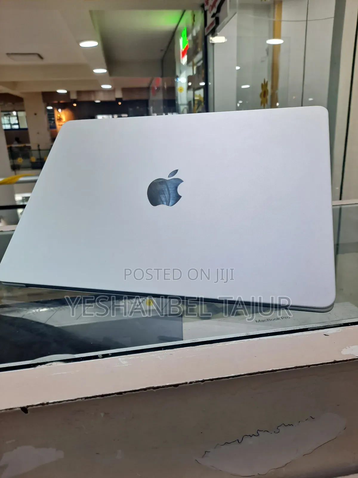 New Laptop Apple MacBook Air 2024 M3 13-Inch 16GB Apple M3 SSD 512GB