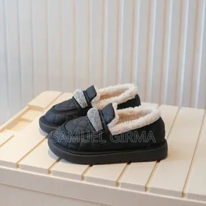 Mk- 0632 Cute Girls Furry Sandals Size: 27-32